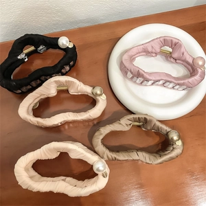 Pince à Cheveux Large Enveloppée de Tissu Satiné Élégant Avec Fausse Künstliche Perle Pince à Cheveux Unie Accessoires pour Cheveux Femmes