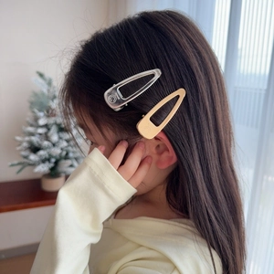 Sleek metal teardrop hair clips with smile engraving in silver and pale gold colors