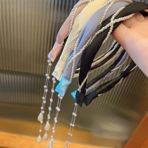 Elegantes Haarband-Set aus Satinstoff mit langen Perlenquasten in verschiedenen Farben