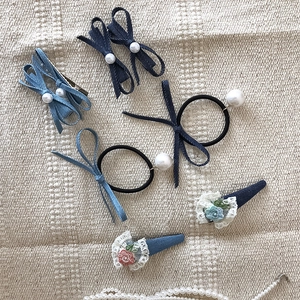 Vintage denim haarspeldjes set met bloemen borduursels en witte parel accenten