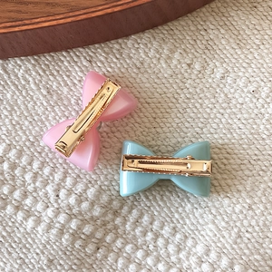 Pinces à cheveux nœuds rose et bleu clair en résine lisse avec attaches en métal doré