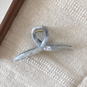 Chic ink marble hair claw clip with minimalist twist design and golden spring for women