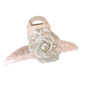 Pinza per capelli a fiore in acrilico rosa con perle e molla metallica dorata