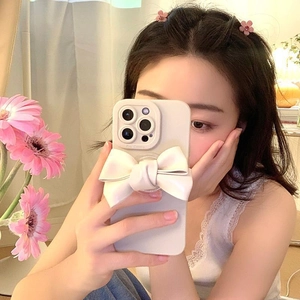 Coque crème chic pour iPhone série Pro avec un grand nœud décoratif élégant