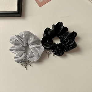 Scrunchies Pieghettati Metallici da Donna Con Pendente a Fiocco in Metallo Argentato Elastici per Capelli Eleganti Accessori
