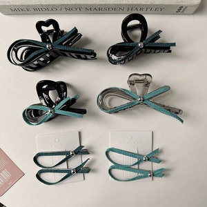 Pince à Cheveux Nœud en Denim Vintage pour Femmes Élégant Nœud en Tissu Bleu Pince Crabe Cœur Évidé Accessoires de Coiffure