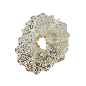 Chouchou élégant en dentelle blanc crème avec broderie florale et haute élasticité