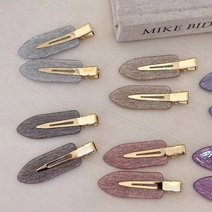 Barrettes à cheveux pailletées sans couture en plusieurs couleurs sur fond texturé