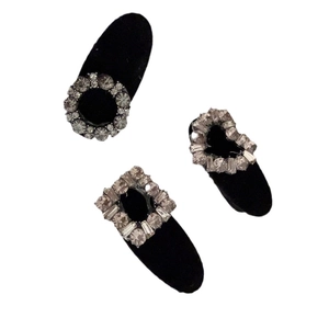 Three-piece set of black velvet hair clips with elegant rhinestone heart and round shapes
