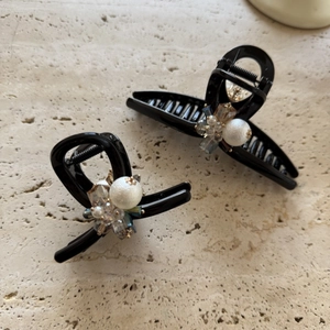 Elegant Artificial Pearl Crystal Beaded Hair Claw Clip For Women Handmade Alloy Large Bun Hair Accessory Versatile Shark Clip