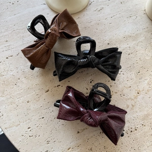 Vintage Glossy Faux Leather Bow Hair Claw Clip For Women High End Design Autumn Winter Large Hair Grasping Hairpin Accessory