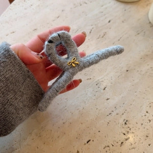 Women Autumn Winter Plush Woolen Hair Claw Clip Large Knitted Hair Shark Clip With Gold Bow Elegant Hair Accessories