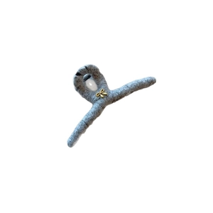 Elegant large grey knit hair claw clip with a delicate gold bow for women's hairstyling