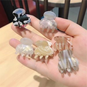 Set of six mini acetate hair claws with marble texture and iridescent finish for women