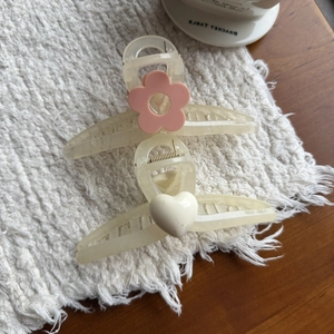 Elegante 13 cm haarklemmen set van crème hars met roze bloemen en witte hartpatronen