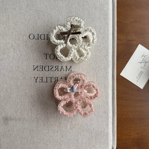 Elegant Flower Hair Claw Clip Faux Artificial Pearl Beaded Transparent Bow Heart Pendant Shark Clip Hair Accessory For Women