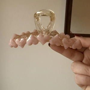 Pinza per capelli ambra con cuori rosa in resina per acconciature femminili alla moda
