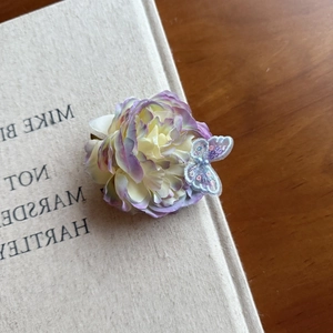 Elegant floral hair clip with vintage peony petals and an embroidered butterfly detail