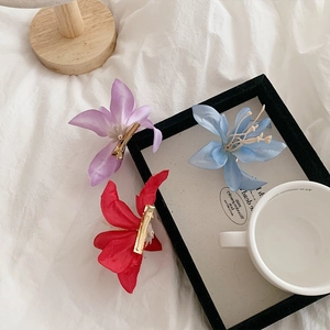 Pince à Cheveux Élégante Fleur de Magnolia pour Femme Tissu en Satin Floral Pince Bec de Canard Coiffe Française Accessoire Voyage