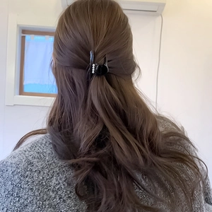 Elegante molletta per capelli nera con perle bianche per acconciature semiraccolte