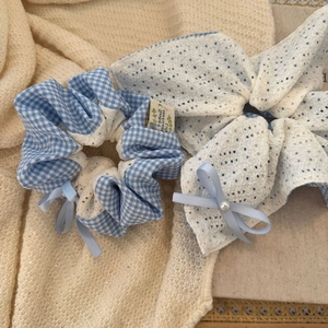 Chouchous en dentelle et carreaux bleu pastel avec d'élégants nœuds pour cheveux de femmes