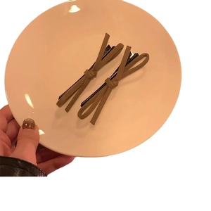 Lot de deux barrettes à nœud marron en faux cachemire avec clips en métal noir vintage