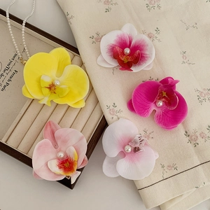 Détails de cinq pinces à cheveux orchidée colorées avec de perles blanches élégantes
