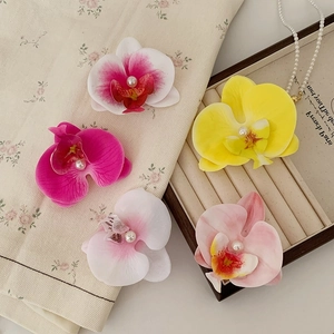 Lot de barrettes à fleurs d'orchidées colorées avec perles centrales sur fond floral