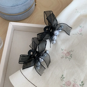 Set di 2 eleganti fermagli per capelli a fiocco in tulle nero con perle su tessuto