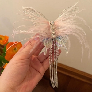 Elegant butterfly hair claw clip with pink feathers and long rhinestone tassels for women