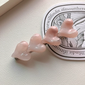Pink heart hair clip with jelly texture on silver metal base for women's hairstyling