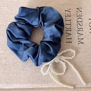 Chouchou Élégant en Satin Bleu Foncé Avec Nœud en Künstliche Perles Support de Queue de Cheval Grand Anneau de Cheveux pour Femmes Accessoires