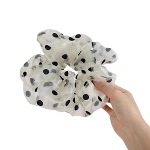 Elastico per capelli in organza bianca trasparente a pois neri con pieghe