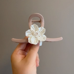 Pinza para el Cabello de Flor de Camelia Elegante Grande Rosa Mate Pinza de Acrílico Floral Tocado para Mujeres Niñas Accesorios para el Cabello