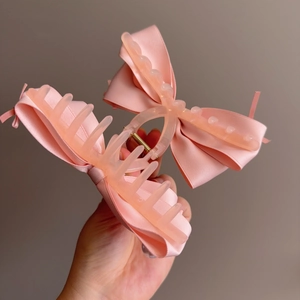 Elegante pinza per capelli con fiocco in raso rosa e perle accessorio capelli raffinato