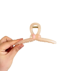 Elegant wheat-shaped hair claw clip in translucent pink resin for women hairstyles
