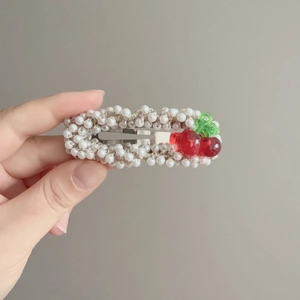 Pince à Cheveux Künstliche Perle Cerise Douce pour Femmes Barrette à Cliquer Fruits Faite à la Main Accessoires de Cheveux Style Coréen
