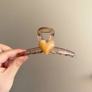 Elegant Jelly Amber Heart Hair Claw Clip For Women Large Plastic Resin Shark Clip For Thick Hair Styling Headwear Jewelry