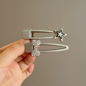 Barrettes à Cheveux Métalliques Étoile et Nœud Y2K Femmes Épingle à Cheveux en Strass Pince à Bec de Canard Bijoux