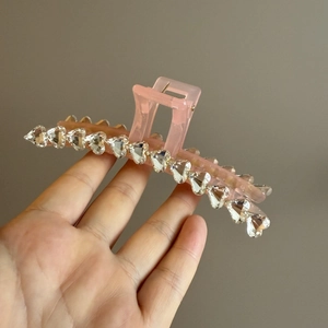 Elegante pinza per capelli rosa con strass a cuore per acconciature alla moda del 2025
