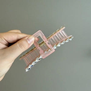 Pinza per capelli rosa con strass a cuore per acconciature eleganti da donna