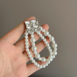 Détails des boucles d'oreilles à pampilles en perles rétro avec cristaux carrés et argent