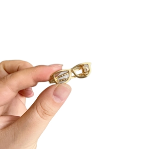 Pince à cheveux créative en métal doré en forme de lunettes avec design antidérapant