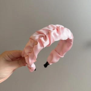 Serre-tête Femme Doux Rose en Satin Plissé Bandeau Nuage Élégant Accessoires de Coiffure pour le Quotidien Fête