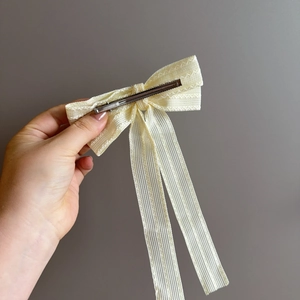 Elegant cream lace bow hair clip with long ribbons and non-slip metal duckbill clip