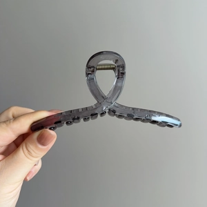 Pince à Cheveux Acrylique Grande Minimaliste pour Femmes Gris Fumé Brillant Accessoire de Mode pour Fixation de Cheveux Épais