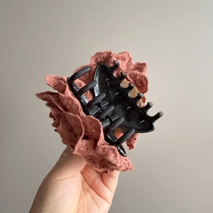 Lace flower hair claw clip in dusty pink with layered embroidery detail for women