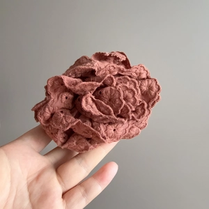 Detail of sweet lace floral hair claw with 3D embroidery and scalloped petal edges