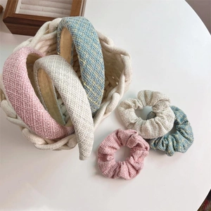 Set di 6 accessori per capelli in tweed con cerchietti imbottiti e scrunchies coordinati