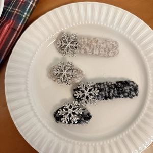 Vintage Snowflake Hair Clip Alloy Rhinestone Woolen Tweed BB Clip Winter Elegant Hair Accessories For Women Girls Gift